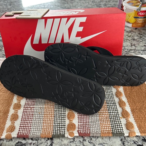 Nike Black Sandals - Picture 3 of 6